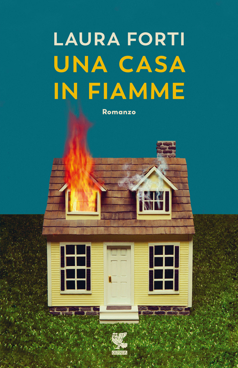 Una casa in fiamme.
