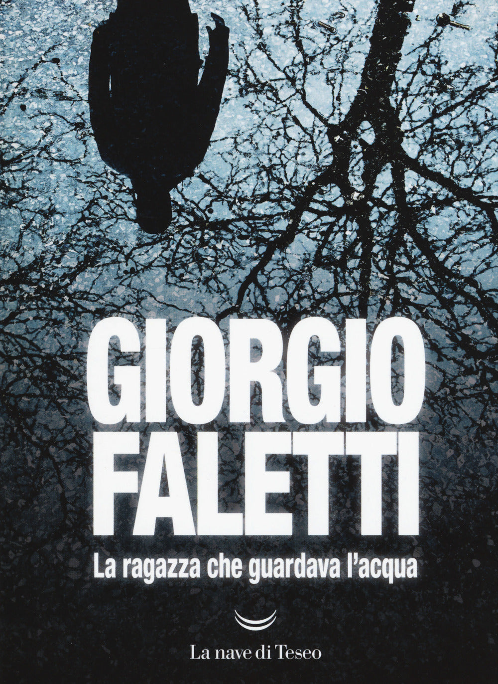 La ragazza che guardava l'acqua.